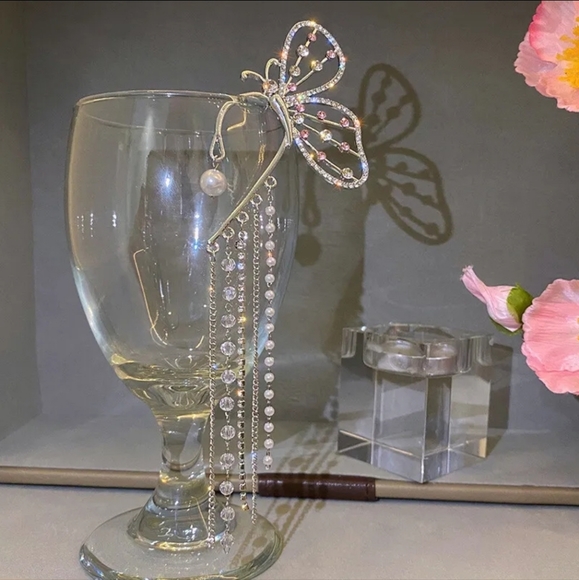 🦋 Silver Plated Butterfly Crystal Pearl Tassel Ear Clip Cuff (Left Ear) - Picture 6 of 6